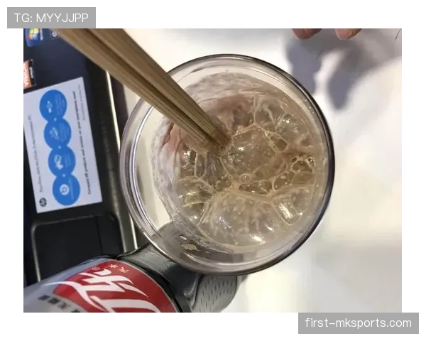 杨力维家的冰箱里居然塞满了蛋白粉，连饮料都喝零卡的？